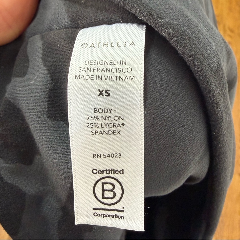 Athleta Elation 7/8 Tight Legging Black Camo Size XS Sporty Yoga Athletic Casual - Picture 10 of 11